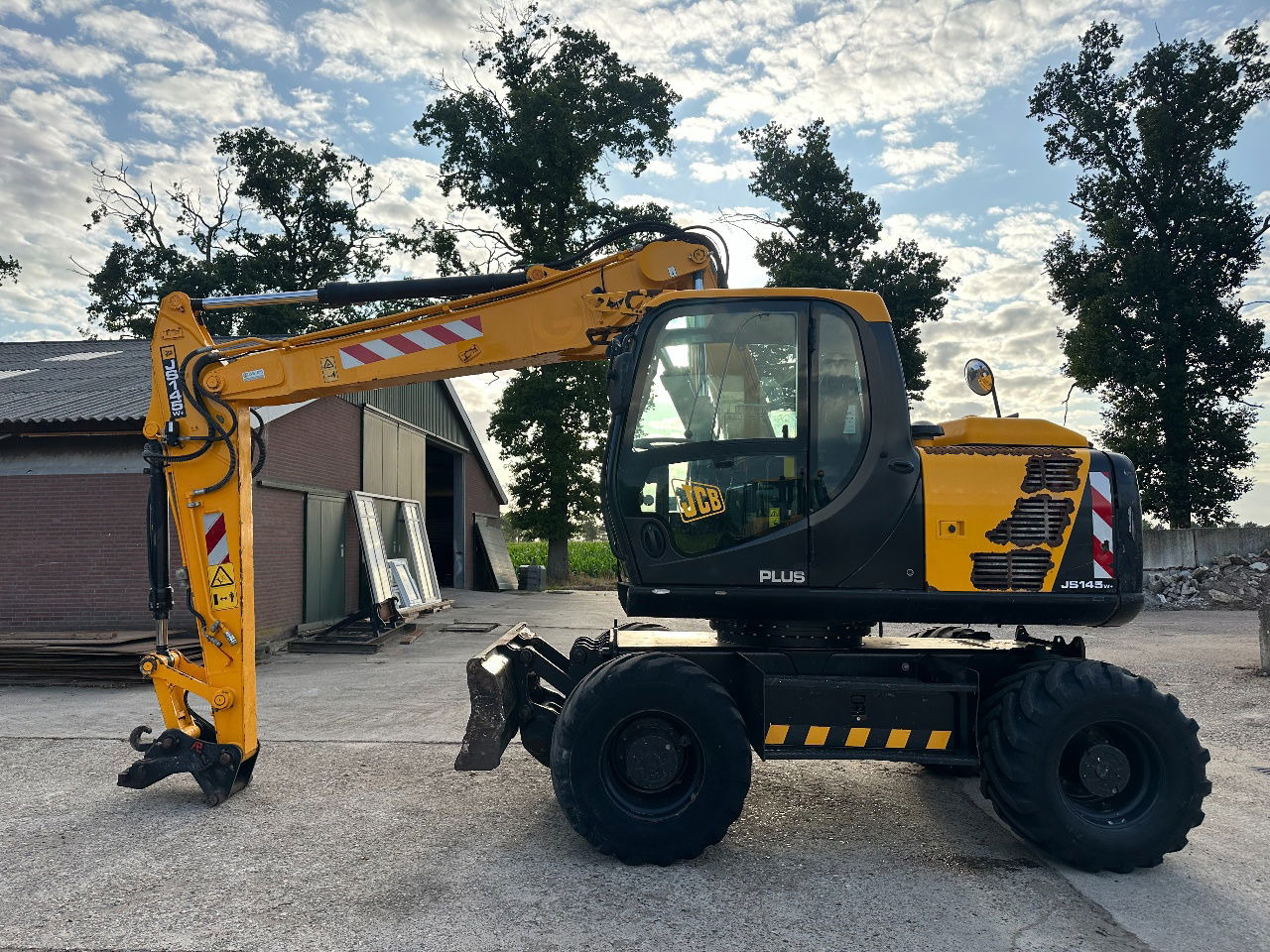 JCB JS145W - Pyöräalustainen kaivinkone: kuva JCB JS145W - Pyöräalustainen kaivinkone JCB JS145W - Pyöräalustainen kaivinkone: kuva JCB JS145W - Pyöräalustainen kaivinkone