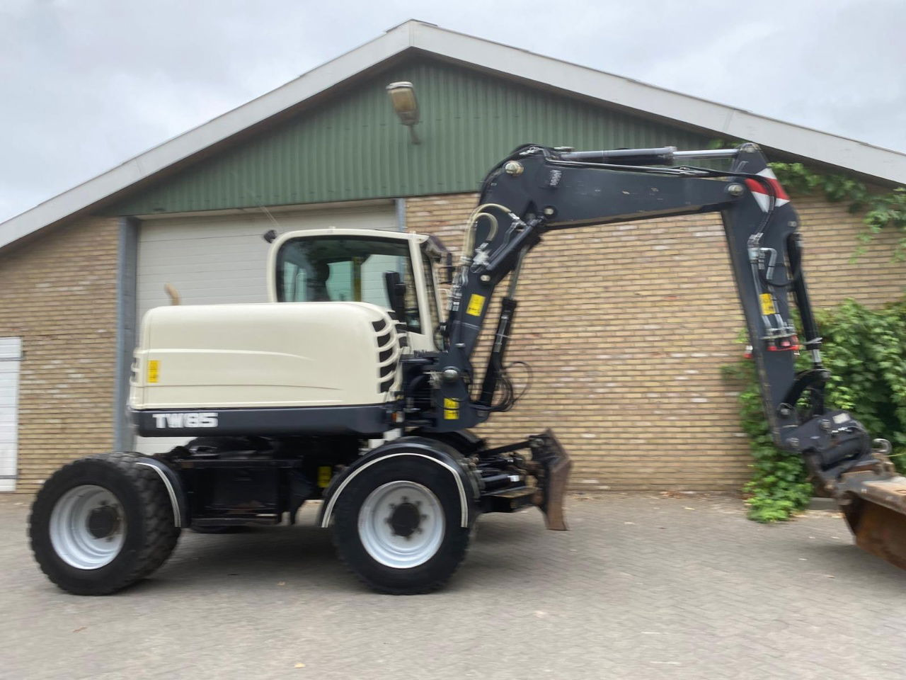 Terex TW85 - Pyöräalustainen kaivinkone: kuva Terex TW85 - Pyöräalustainen kaivinkone Terex TW85 - Pyöräalustainen kaivinkone: kuva Terex TW85 - Pyöräalustainen kaivinkone