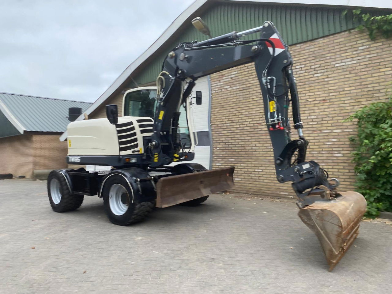 Terex TW85 - Pyöräalustainen kaivinkone: kuva Terex TW85 - Pyöräalustainen kaivinkone Terex TW85 - Pyöräalustainen kaivinkone: kuva Terex TW85 - Pyöräalustainen kaivinkone