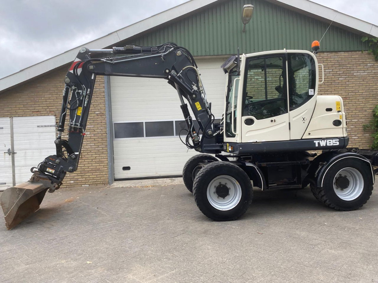 Terex TW85 - Pyöräalustainen kaivinkone: kuva Terex TW85 - Pyöräalustainen kaivinkone Terex TW85 - Pyöräalustainen kaivinkone: kuva Terex TW85 - Pyöräalustainen kaivinkone