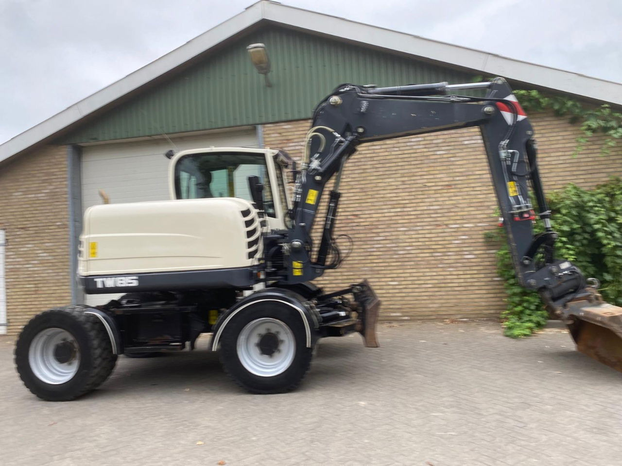 Terex TW85 - Pyöräalustainen kaivinkone: kuva Terex TW85 - Pyöräalustainen kaivinkone Terex TW85 - Pyöräalustainen kaivinkone: kuva Terex TW85 - Pyöräalustainen kaivinkone