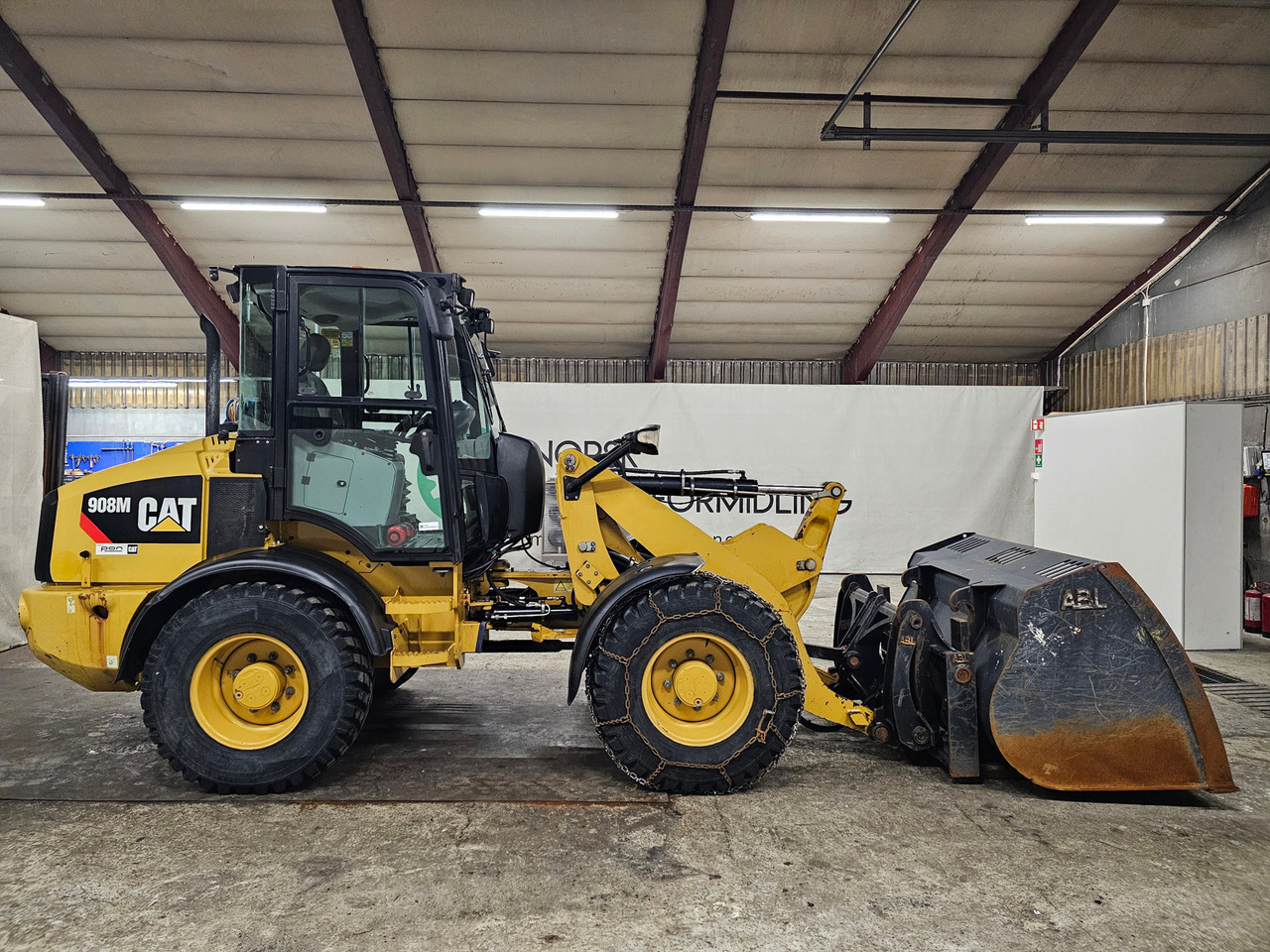 Cat 908M - Pyöräkuormaaja: kuva Cat 908M - Pyöräkuormaaja Cat 908M - Pyöräkuormaaja: kuva Cat 908M - Pyöräkuormaaja