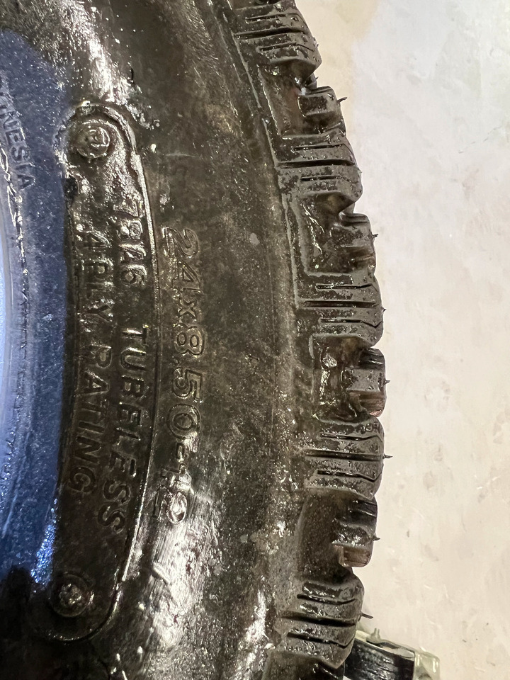 Dekk passer Massey Ferguson 1525 - Täydellinen pyörä - Maatalouskoneet: kuva Dekk passer Massey Ferguson 1525 - Täydellinen pyörä - Maatalouskoneet Dekk passer Massey Ferguson 1525 - Täydellinen pyörä - Maatalouskoneet: kuva Dekk passer Massey Ferguson 1525 - Täydellinen pyörä - Maatalouskoneet