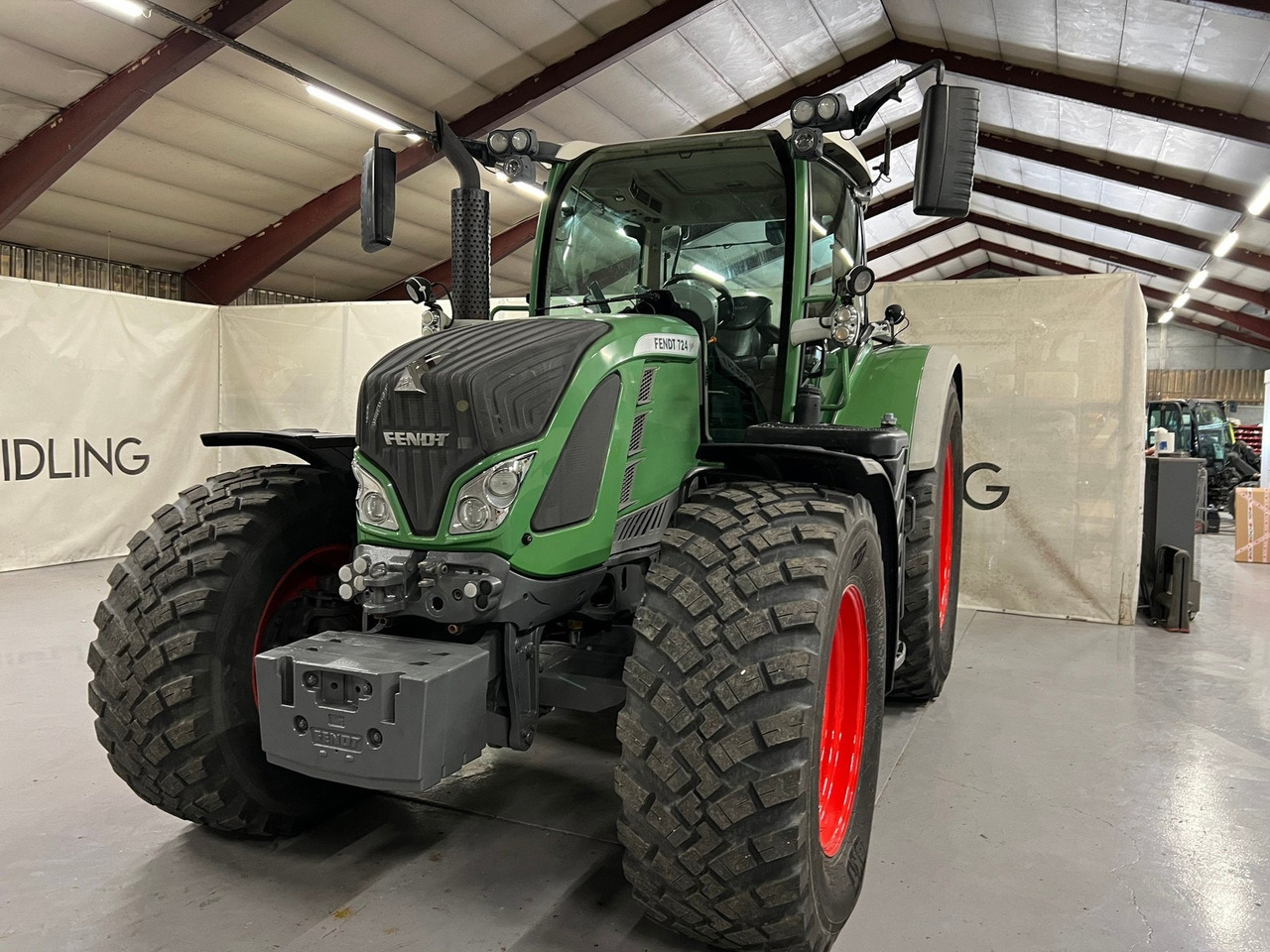 Fendt 724 Vario #TAR INNBYTTE# KAN LEVERES MED ANDRE DEKK# - Traktori: kuva Fendt 724 Vario #TAR INNBYTTE# KAN LEVERES MED ANDRE DEKK# - Traktori Fendt 724 Vario #TAR INNBYTTE# KAN LEVERES MED ANDRE DEKK# - Traktori: kuva Fendt 724 Vario #TAR INNBYTTE# KAN LEVERES MED ANDRE DEKK# - Traktori