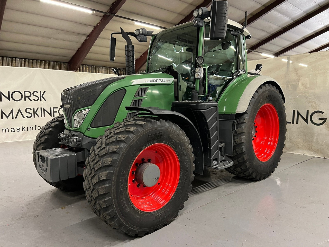 Fendt 724 Vario #TAR INNBYTTE# KAN LEVERES MED ANDRE DEKK# - Traktori: kuva Fendt 724 Vario #TAR INNBYTTE# KAN LEVERES MED ANDRE DEKK# - Traktori Fendt 724 Vario #TAR INNBYTTE# KAN LEVERES MED ANDRE DEKK# - Traktori: kuva Fendt 724 Vario #TAR INNBYTTE# KAN LEVERES MED ANDRE DEKK# - Traktori