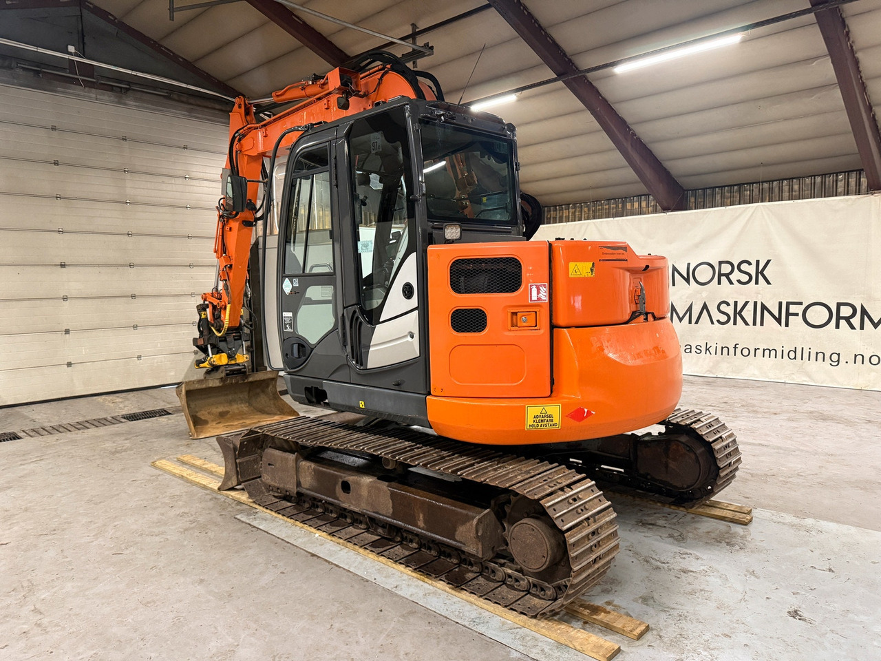 Hitachi ZX85US-5A - Telakaivukone: kuva Hitachi ZX85US-5A - Telakaivukone Hitachi ZX85US-5A - Telakaivukone: kuva Hitachi ZX85US-5A - Telakaivukone