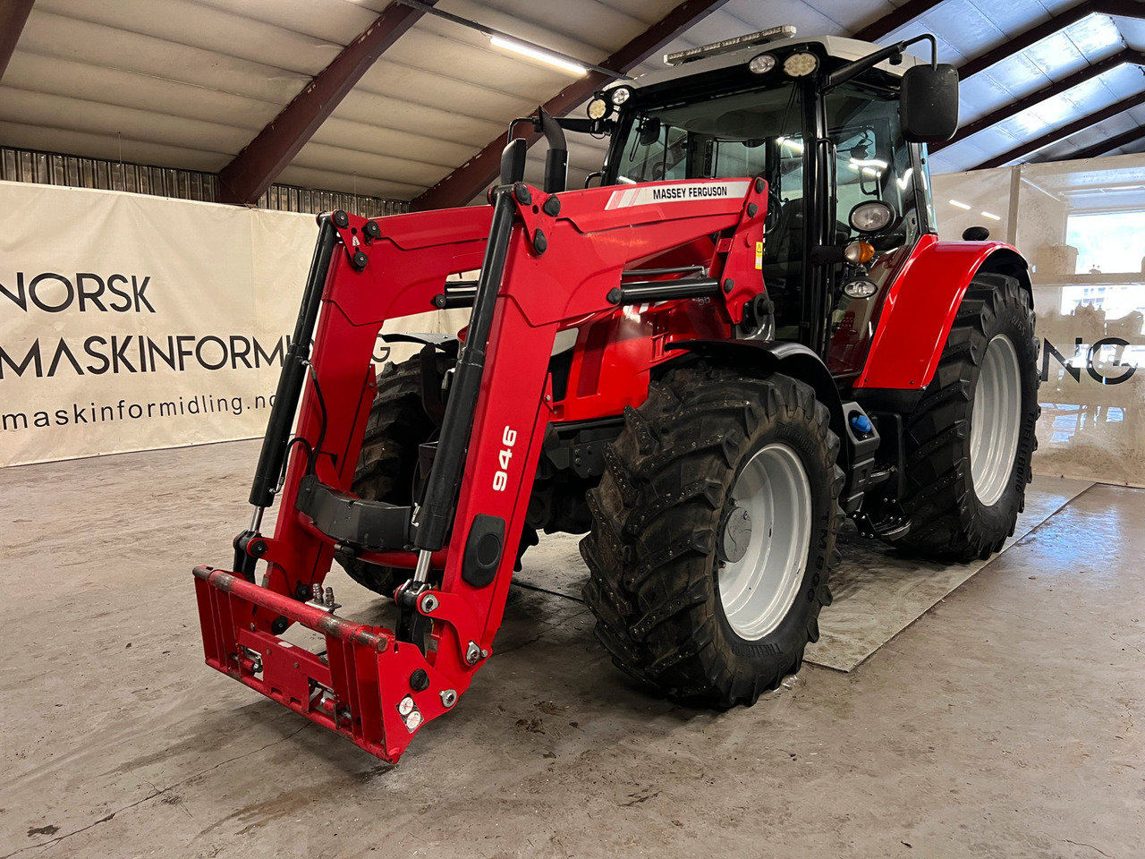 Massey Ferguson 5613 Dyna 6 - Traktori: kuva Massey Ferguson 5613 Dyna 6 - Traktori Massey Ferguson 5613 Dyna 6 - Traktori: kuva Massey Ferguson 5613 Dyna 6 - Traktori