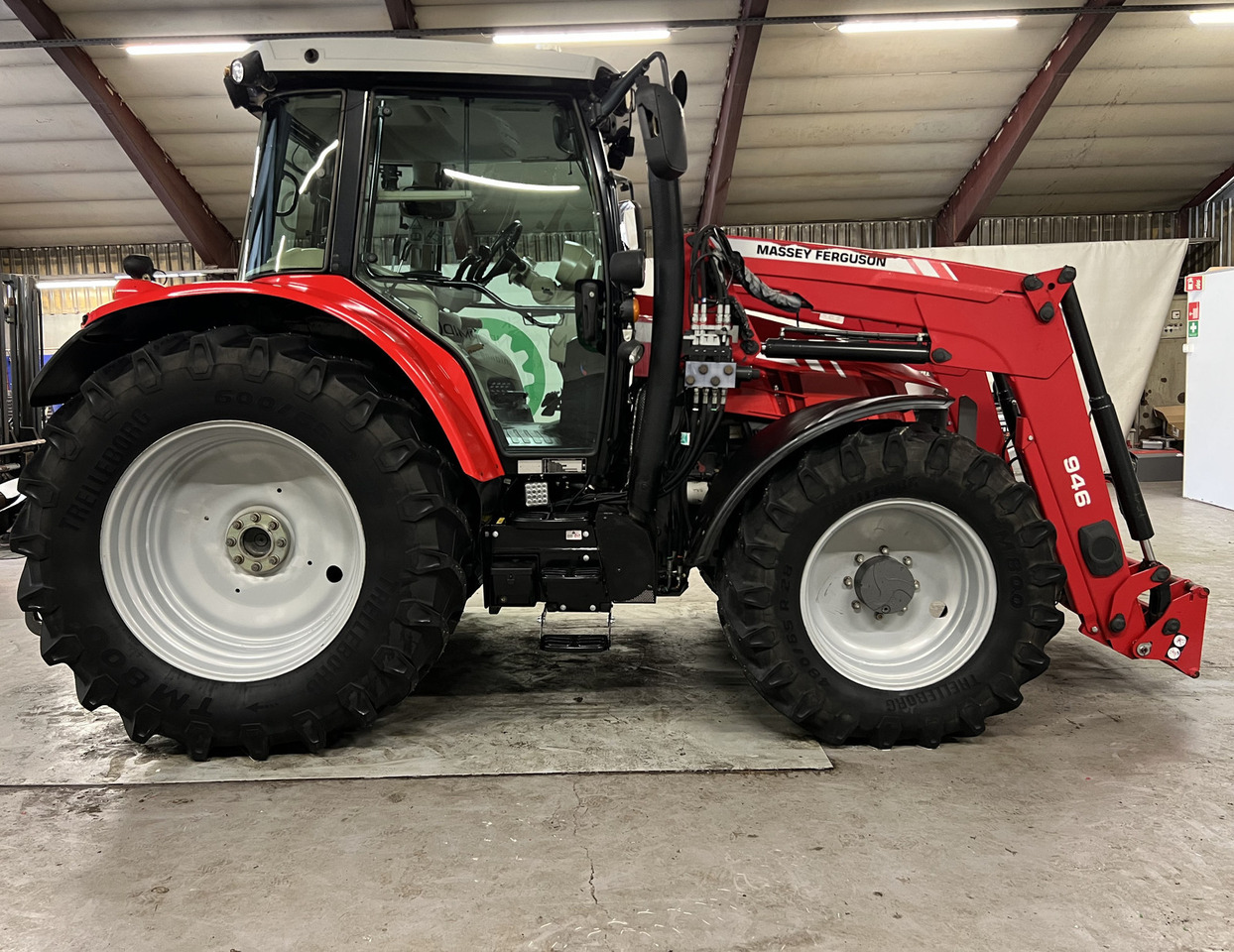 Massey Ferguson 5613 Dyna 6 - Traktori: kuva Massey Ferguson 5613 Dyna 6 - Traktori Massey Ferguson 5613 Dyna 6 - Traktori: kuva Massey Ferguson 5613 Dyna 6 - Traktori