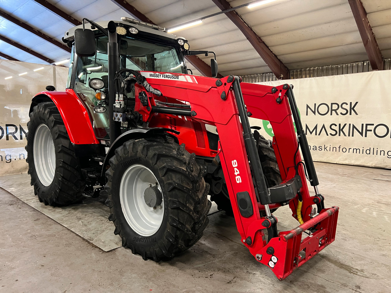 Massey Ferguson 5613 Dyna 6 - Traktori: kuva Massey Ferguson 5613 Dyna 6 - Traktori Massey Ferguson 5613 Dyna 6 - Traktori: kuva Massey Ferguson 5613 Dyna 6 - Traktori