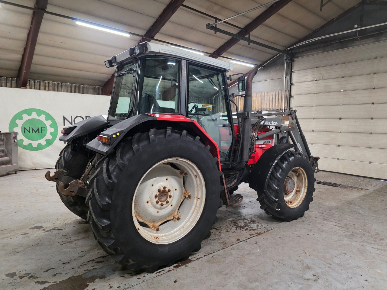 Massey Ferguson 6180 - Traktori: kuva Massey Ferguson 6180 - Traktori Massey Ferguson 6180 - Traktori: kuva Massey Ferguson 6180 - Traktori