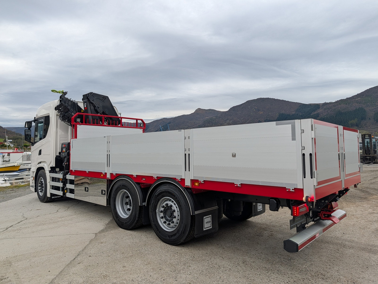 Scania G420 6x2 med HIAB 232-E5 Hipro og MCE påbygg - Lava-kuorma-auto, Nosturiauto: kuva Scania G420 6x2 med HIAB 232-E5 Hipro og MCE påbygg - Lava-kuorma-auto, Nosturiauto Scania G420 6x2 med HIAB 232-E5 Hipro og MCE påbygg - Lava-kuorma-auto, Nosturiauto: kuva Scania G420 6x2 med HIAB 232-E5 Hipro og MCE påbygg - Lava-kuorma-auto, Nosturiauto