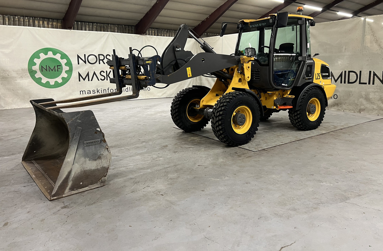 Volvo JL25H - Pyöräkuormaaja: kuva Volvo JL25H - Pyöräkuormaaja Volvo JL25H - Pyöräkuormaaja: kuva Volvo JL25H - Pyöräkuormaaja