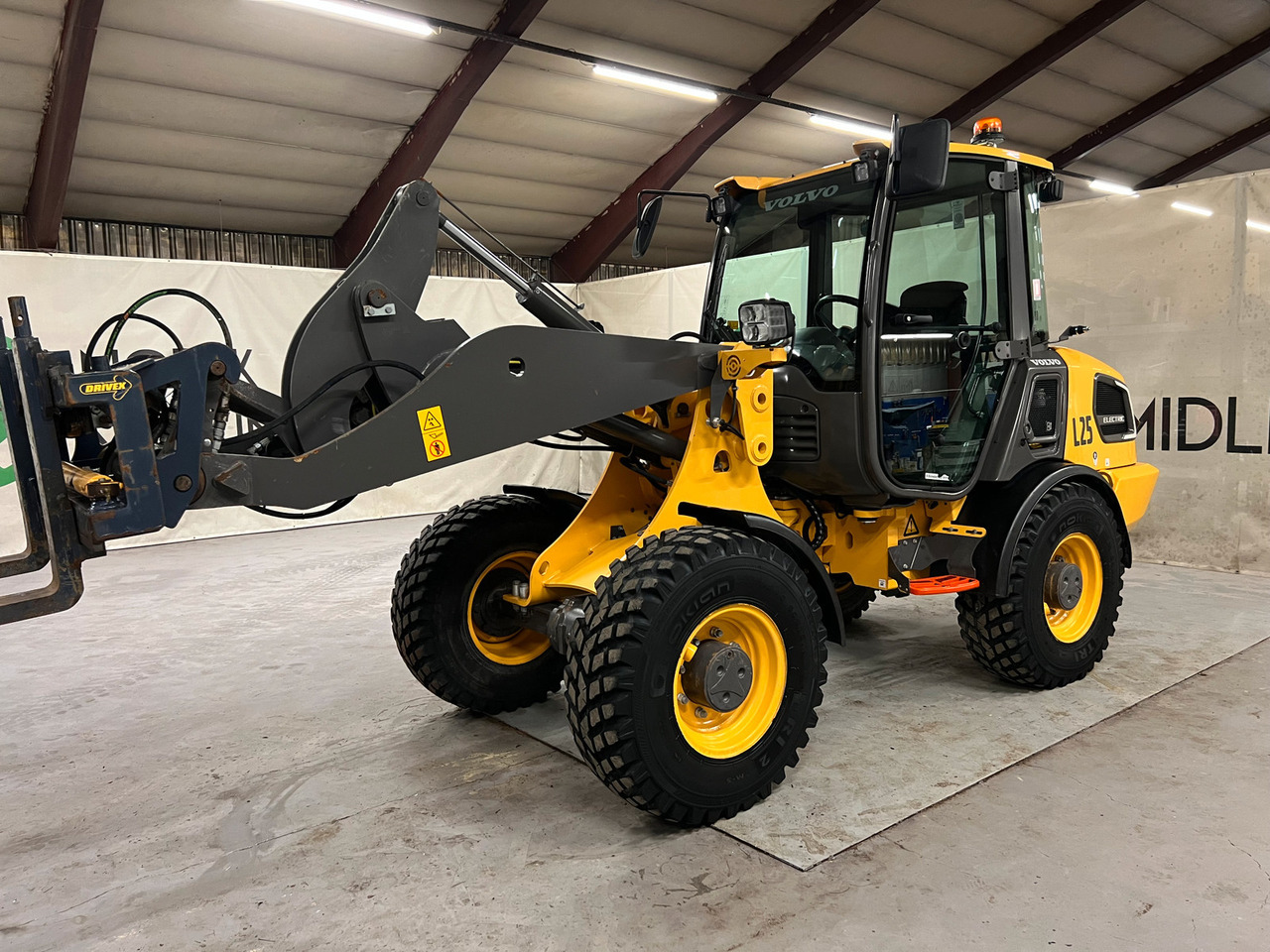 Volvo JL25H - Pyöräkuormaaja: kuva Volvo JL25H - Pyöräkuormaaja Volvo JL25H - Pyöräkuormaaja: kuva Volvo JL25H - Pyöräkuormaaja