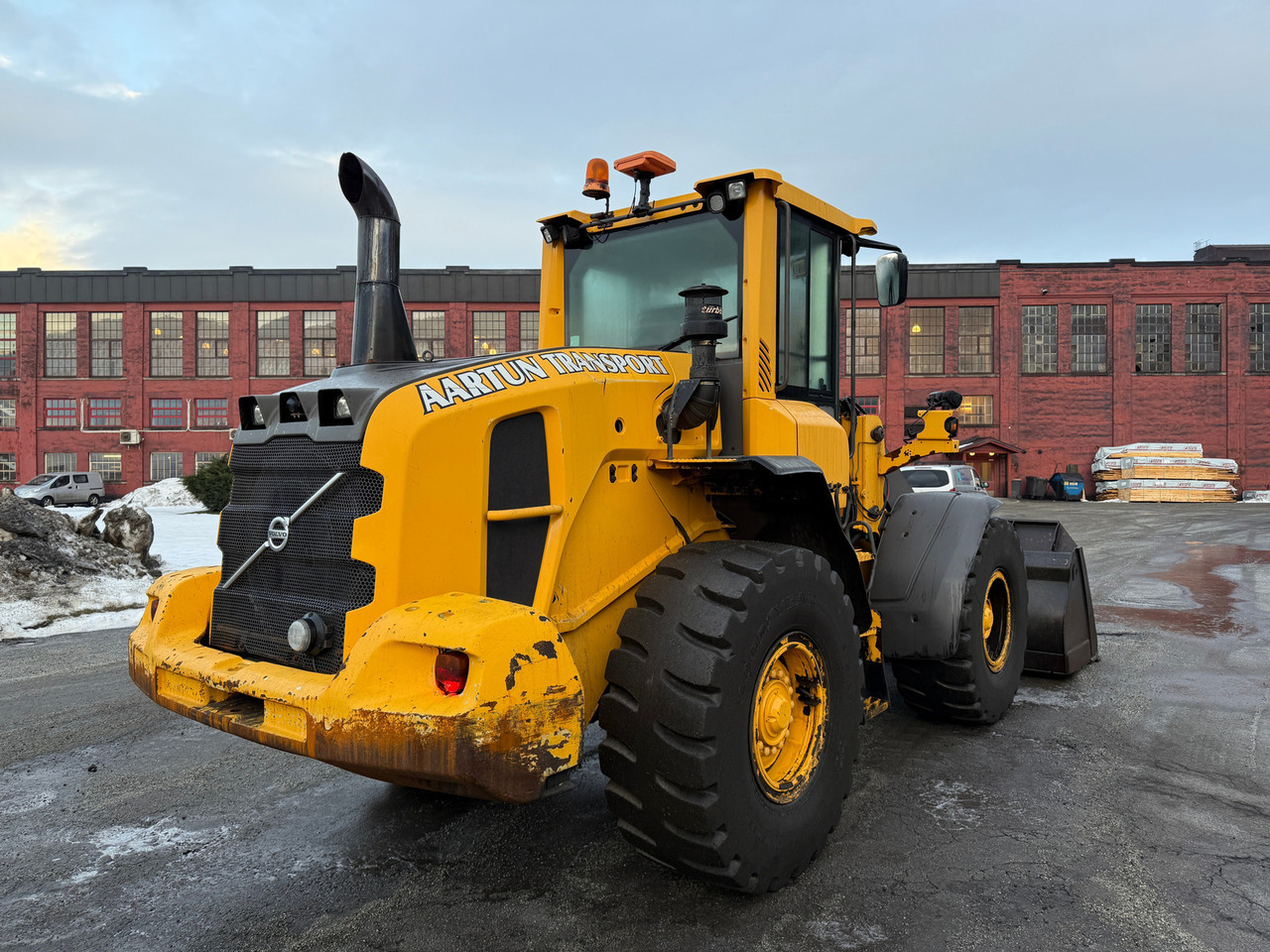 Volvo L70G - Pyöräkuormaaja: kuva Volvo L70G - Pyöräkuormaaja Volvo L70G - Pyöräkuormaaja: kuva Volvo L70G - Pyöräkuormaaja