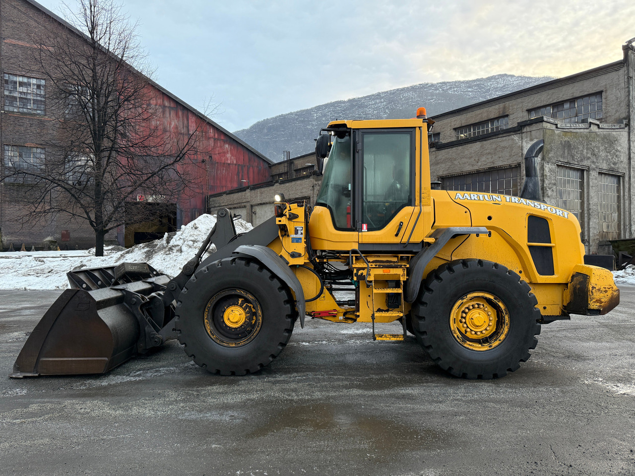 Volvo L70G - Pyöräkuormaaja: kuva Volvo L70G - Pyöräkuormaaja Volvo L70G - Pyöräkuormaaja: kuva Volvo L70G - Pyöräkuormaaja