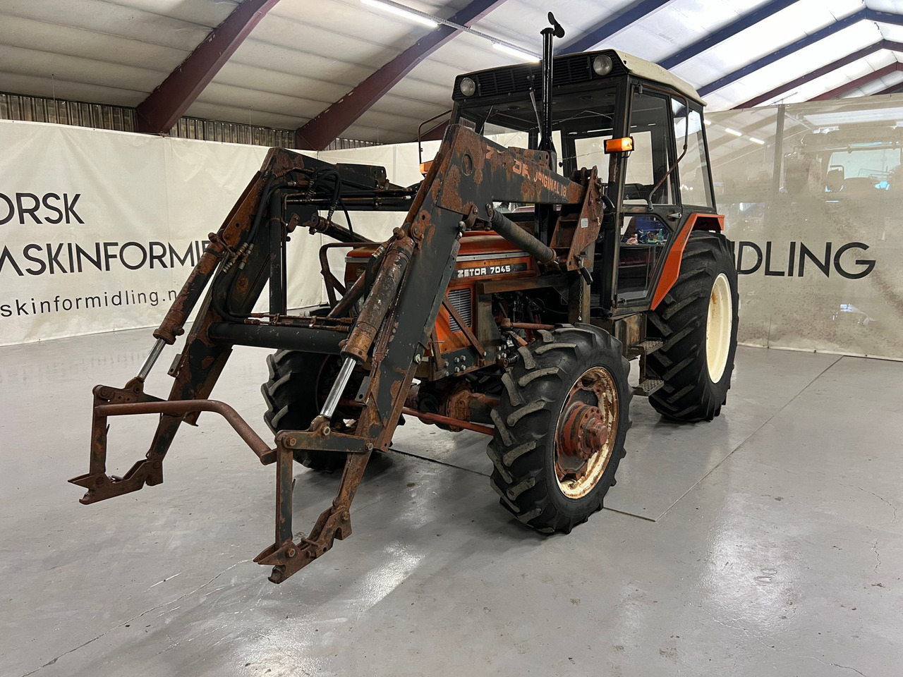Zetor 7045 (Redusert moms) - Traktori: kuva Zetor 7045 (Redusert moms) - Traktori Zetor 7045 (Redusert moms) - Traktori: kuva Zetor 7045 (Redusert moms) - Traktori