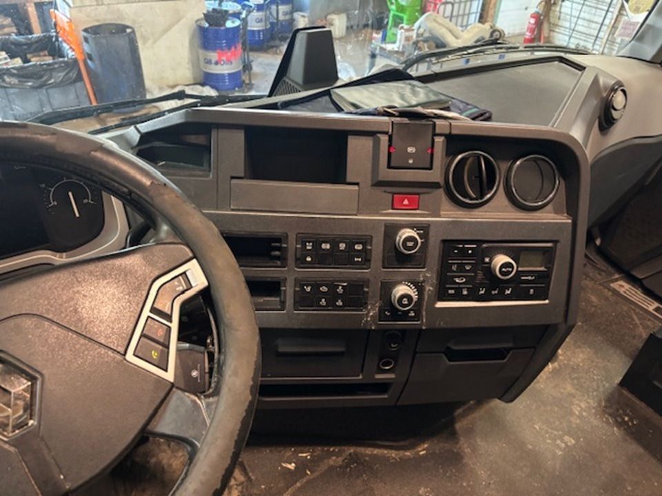 Vetopöytäauto RENAULT T520: kuva Vetopöytäauto RENAULT T520 Vetopöytäauto RENAULT T520: kuva Vetopöytäauto RENAULT T520