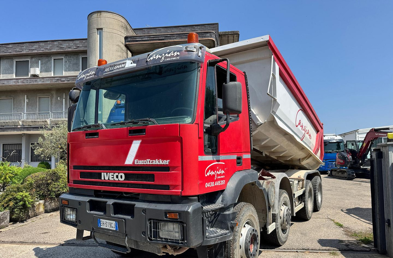 IVECO TRAKKER 420 - 8X4 - Kippiauto kuorma-auto: kuva IVECO TRAKKER 420 - 8X4 - Kippiauto kuorma-auto IVECO TRAKKER 420 - 8X4 - Kippiauto kuorma-auto: kuva IVECO TRAKKER 420 - 8X4 - Kippiauto kuorma-auto