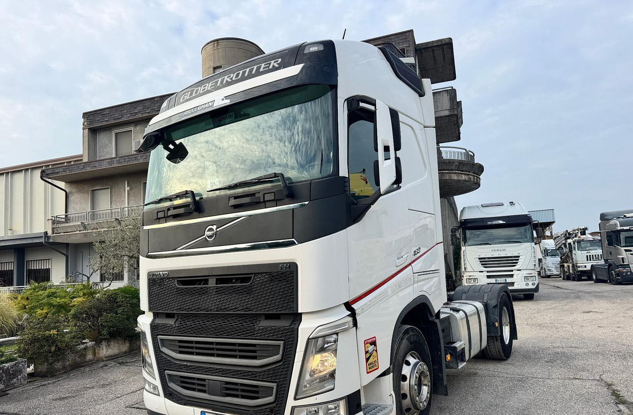 Trattore Stradale Volvo FH460 - 2019 - Vetopöytäauto: kuva  Trattore Stradale Volvo FH460 - 2019 - Vetopöytäauto Trattore Stradale Volvo FH460 - 2019 - Vetopöytäauto: kuva  Trattore Stradale Volvo FH460 - 2019 - Vetopöytäauto