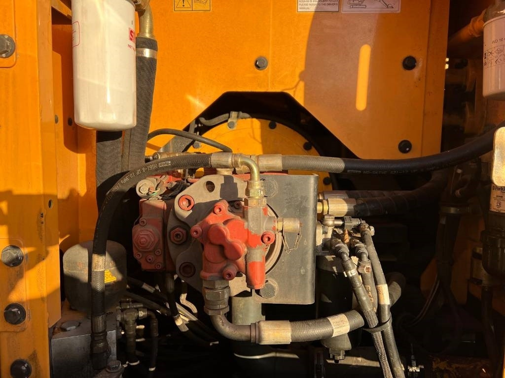 Telakaivukone Hyundai Robex 140 LC-9: kuva Telakaivukone Hyundai Robex 140 LC-9