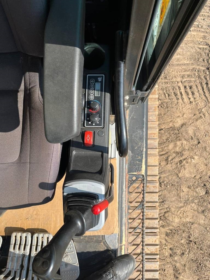 Telakaivukone JCB JS145HD 4F: kuva Telakaivukone JCB JS145HD 4F