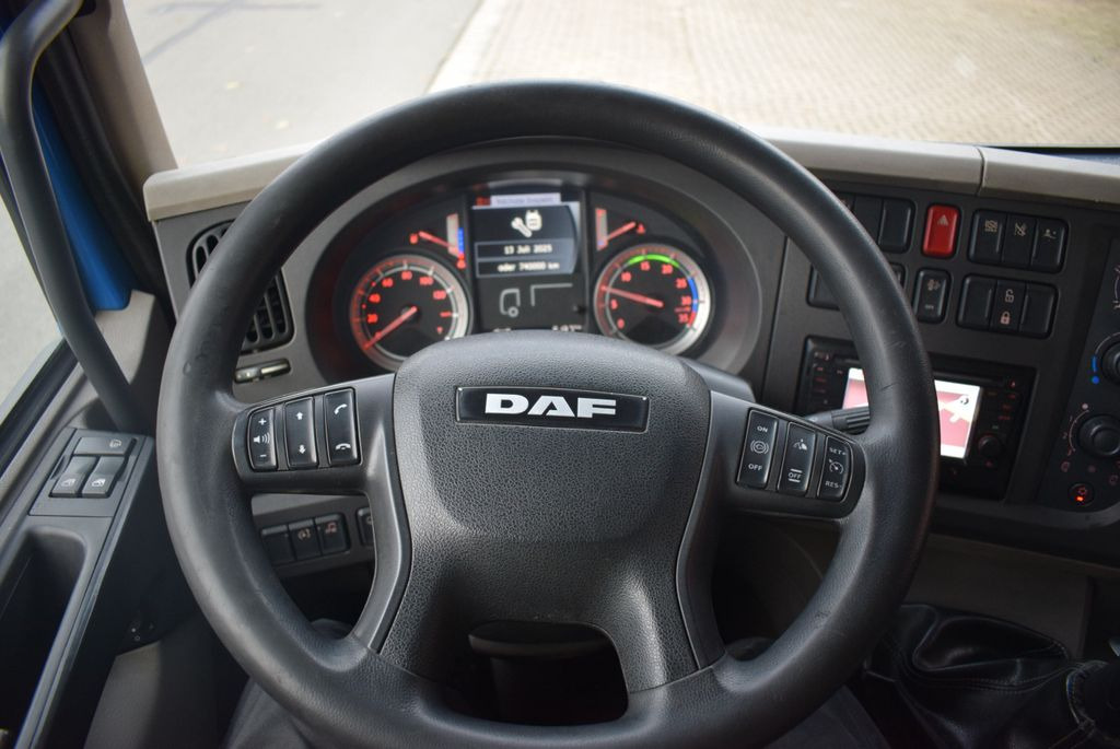 Kuorma-auto alusta DAF  LF 280 Fahrgestell Klima Navi 8-Gang ACC AHK: kuva Kuorma-auto alusta DAF  LF 280 Fahrgestell Klima Navi 8-Gang ACC AHK