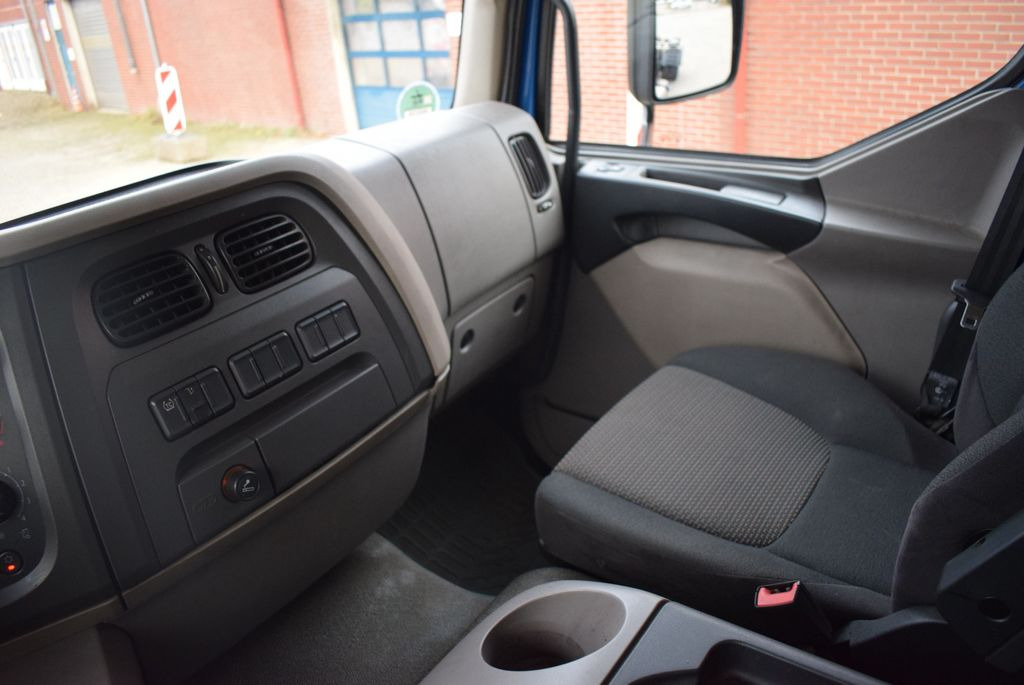Kuorma-auto alusta DAF  LF 280 Fahrgestell Klima Navi 8-Gang ACC AHK: kuva Kuorma-auto alusta DAF  LF 280 Fahrgestell Klima Navi 8-Gang ACC AHK