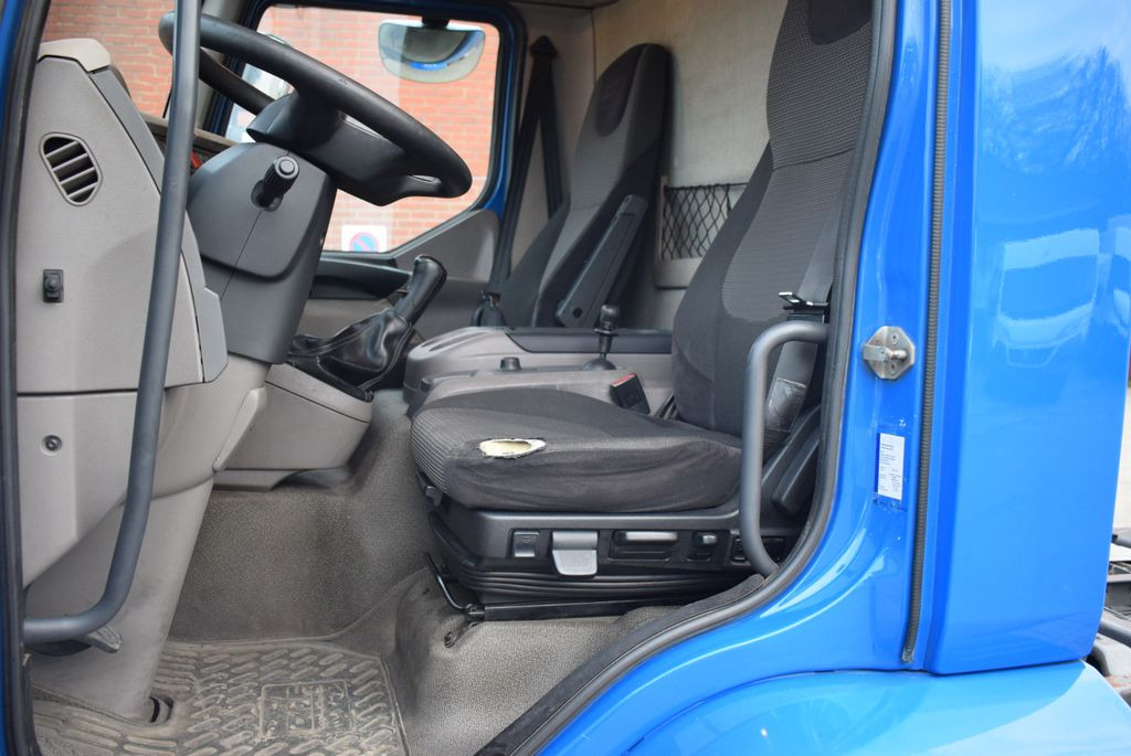 Kuorma-auto alusta DAF  LF 280 Fahrgestell Klima Navi 8-Gang ACC AHK: kuva Kuorma-auto alusta DAF  LF 280 Fahrgestell Klima Navi 8-Gang ACC AHK