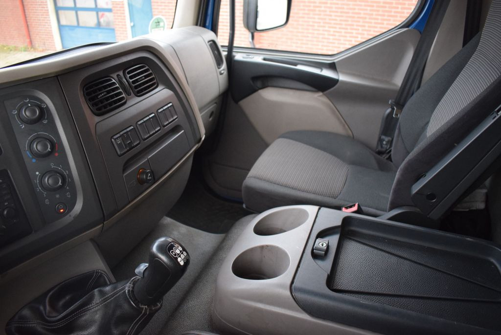 Kuorma-auto alusta DAF  LF 280 Fahrgestell Klima Navi 8-Gang ACC AHK: kuva Kuorma-auto alusta DAF  LF 280 Fahrgestell Klima Navi 8-Gang ACC AHK