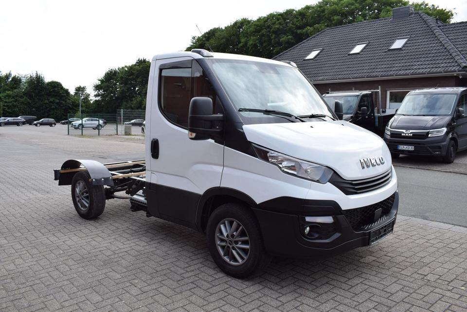 Kuorma-auto alusta, Tavara-auto Iveco Daily 35 S21 3,0 Automatik Luftfederung Tempomat: kuva Kuorma-auto alusta, Tavara-auto Iveco Daily 35 S21 3,0 Automatik Luftfederung Tempomat