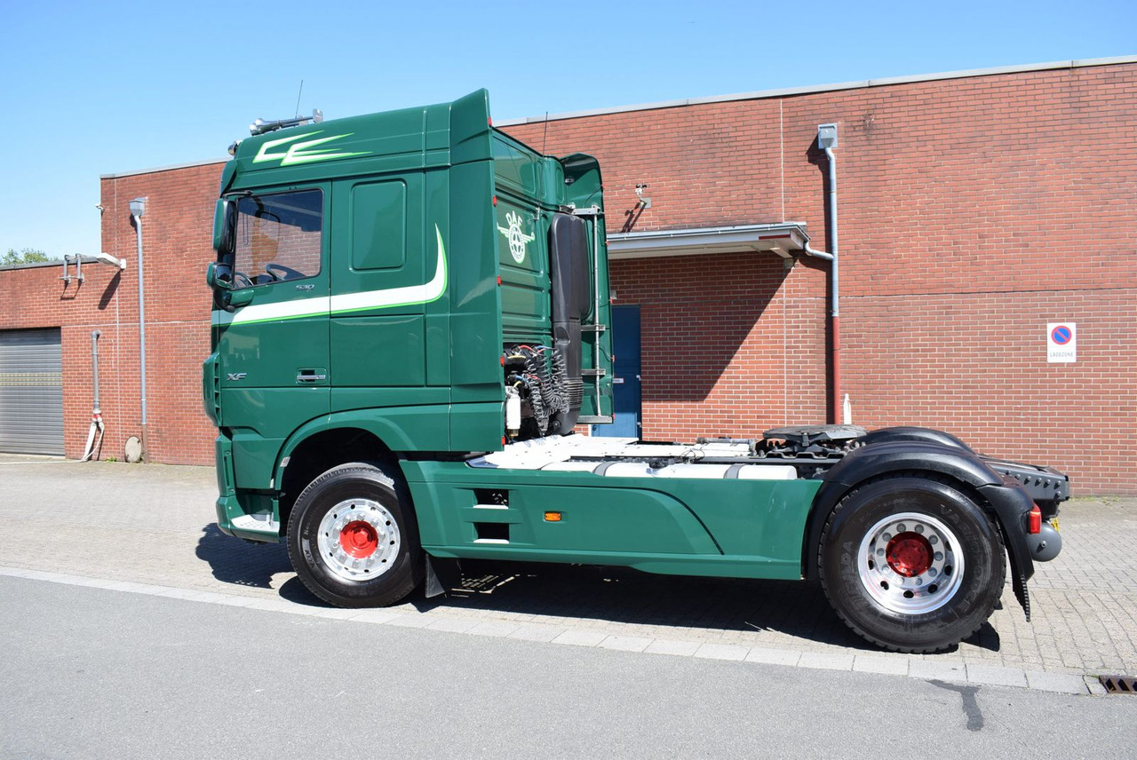 DAF XF 530 FT Retarder Leder Standklima Hydraulik - Vetopöytäauto: kuva DAF XF 530 FT Retarder Leder Standklima Hydraulik - Vetopöytäauto DAF XF 530 FT Retarder Leder Standklima Hydraulik - Vetopöytäauto: kuva DAF XF 530 FT Retarder Leder Standklima Hydraulik - Vetopöytäauto
