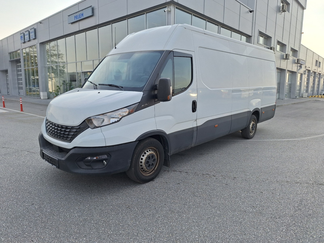 IVECO Daily 35S14 16m3 - Pakettiauto: kuva IVECO Daily 35S14 16m3 - Pakettiauto IVECO Daily 35S14 16m3 - Pakettiauto: kuva IVECO Daily 35S14 16m3 - Pakettiauto