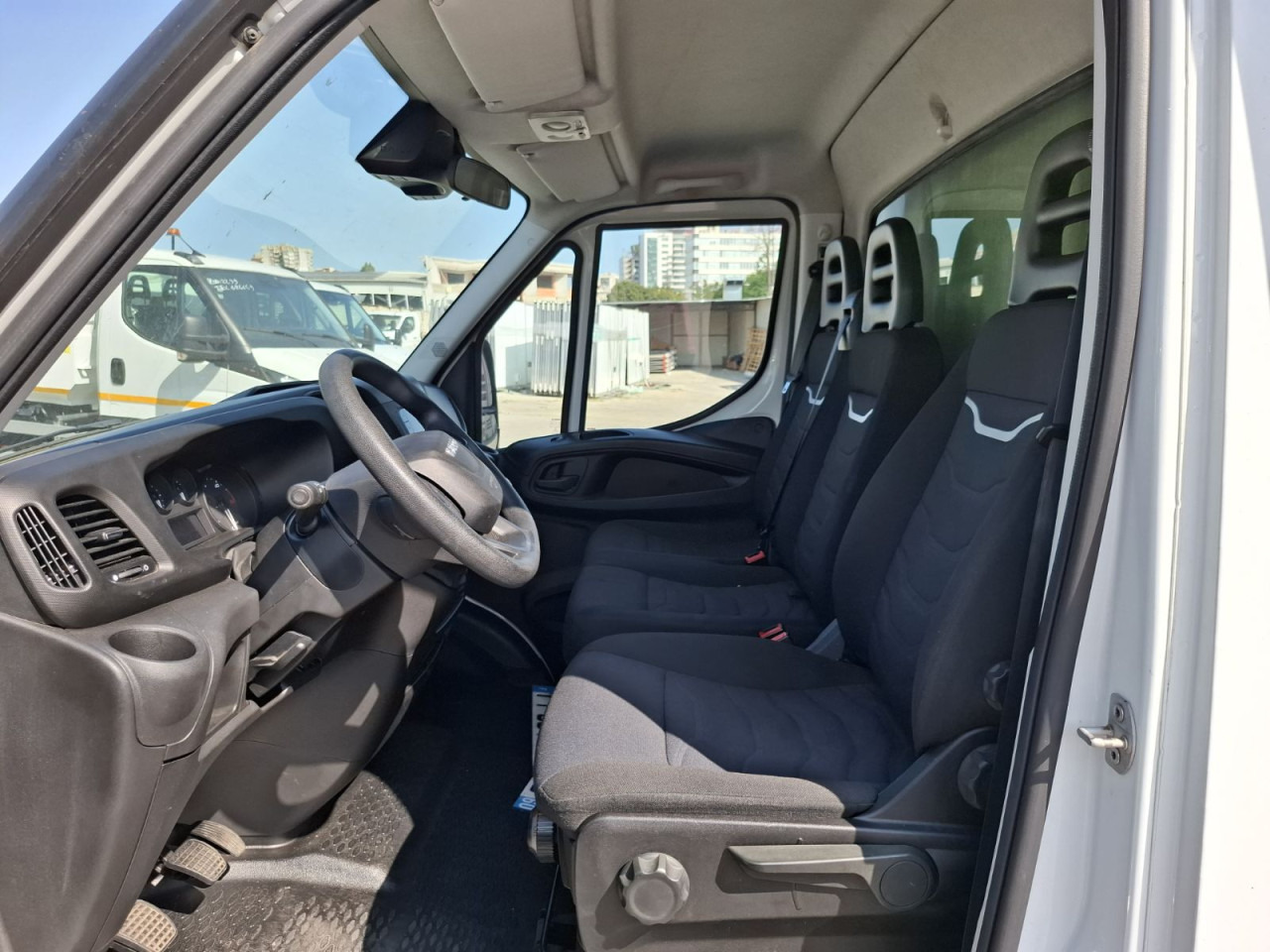 IVECO Daily 35C16H3.0 box/lift - Jakeluauto: kuva IVECO Daily 35C16H3.0 box/lift - Jakeluauto IVECO Daily 35C16H3.0 box/lift - Jakeluauto: kuva IVECO Daily 35C16H3.0 box/lift - Jakeluauto