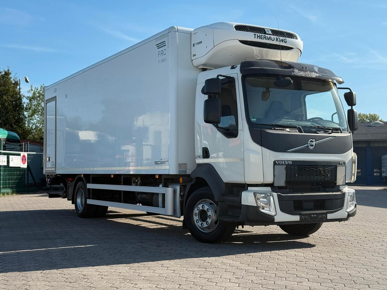 Volvo FL 42 R 240 +Thermoking T-880R+Kamera - Refrigeraattori kuorma-auto: kuva Volvo FL 42 R 240 +Thermoking T-880R+Kamera - Refrigeraattori kuorma-auto Volvo FL 42 R 240 +Thermoking T-880R+Kamera - Refrigeraattori kuorma-auto: kuva Volvo FL 42 R 240 +Thermoking T-880R+Kamera - Refrigeraattori kuorma-auto
