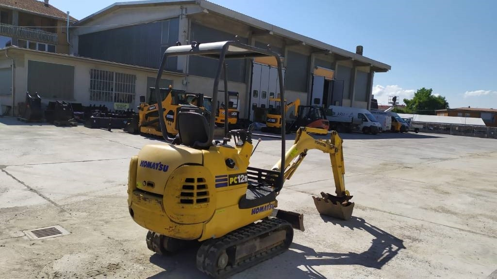 Komatsu PC 12 R-8 - Minikuormaaja: kuva Komatsu PC 12 R-8 - Minikuormaaja Komatsu PC 12 R-8 - Minikuormaaja: kuva Komatsu PC 12 R-8 - Minikuormaaja