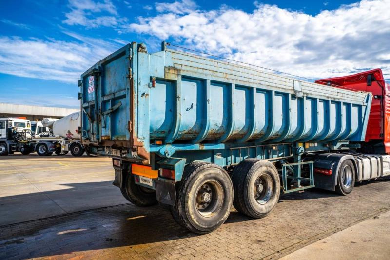 Benalu FRUEHAUF DF33 - Kippiauto puoliperävaunu: kuva Benalu FRUEHAUF DF33 - Kippiauto puoliperävaunu Benalu FRUEHAUF DF33 - Kippiauto puoliperävaunu: kuva Benalu FRUEHAUF DF33 - Kippiauto puoliperävaunu