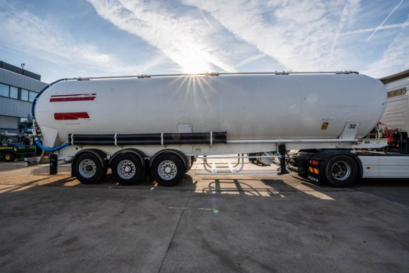 SPITZER SILO SK2458 CAL 60m3 - Puoliperävaunu: kuva SPITZER SILO SK2458 CAL 60m3 - Puoliperävaunu SPITZER SILO SK2458 CAL 60m3 - Puoliperävaunu: kuva SPITZER SILO SK2458 CAL 60m3 - Puoliperävaunu