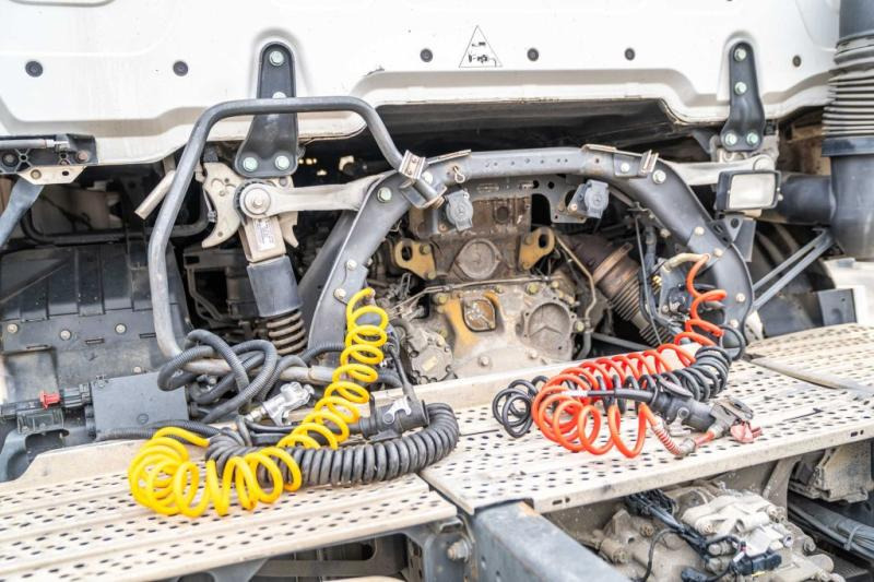 Vetopöytäauto Mercedes ACTROS 1845 LS+E6: kuva Vetopöytäauto Mercedes ACTROS 1845 LS+E6