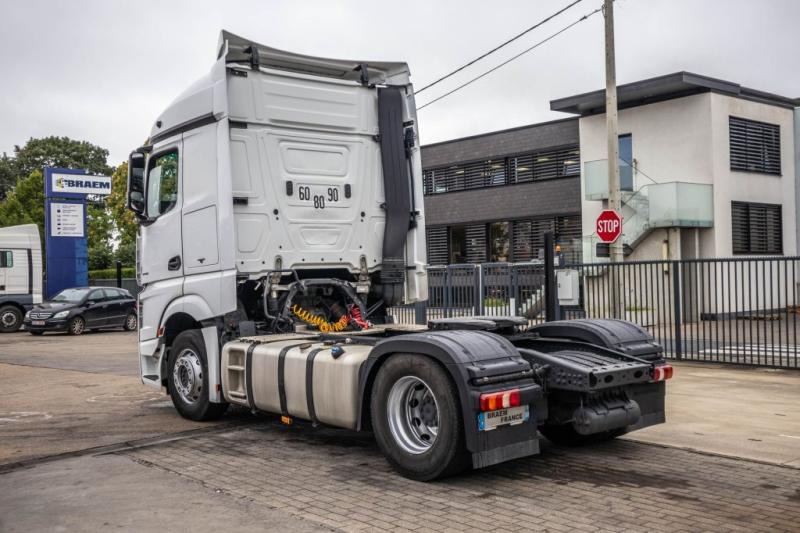 Mercedes ACTROS 1845 LS - Vetopöytäauto: kuva Mercedes ACTROS 1845 LS - Vetopöytäauto Mercedes ACTROS 1845 LS - Vetopöytäauto: kuva Mercedes ACTROS 1845 LS - Vetopöytäauto