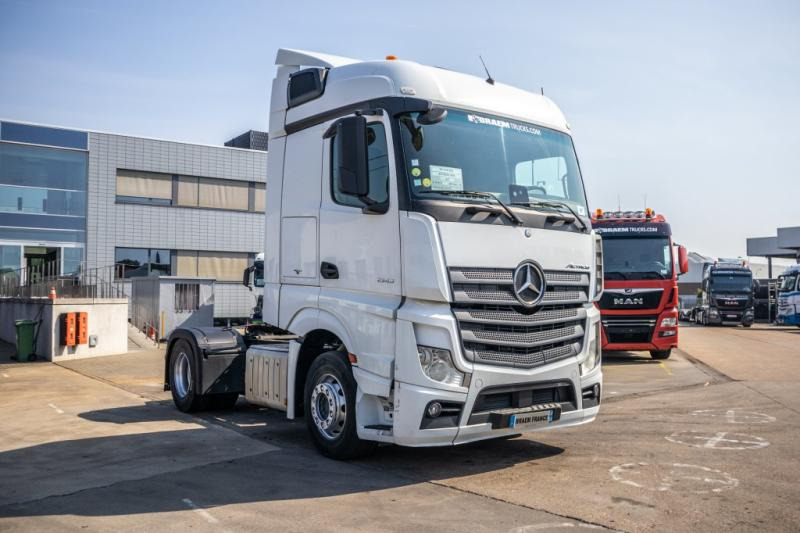 Mercedes ACTROS 1845 LS - Vetopöytäauto: kuva Mercedes ACTROS 1845 LS - Vetopöytäauto Mercedes ACTROS 1845 LS - Vetopöytäauto: kuva Mercedes ACTROS 1845 LS - Vetopöytäauto