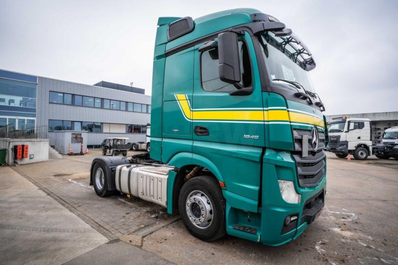 Mercedes ACTROS 1845 LS - Vetopöytäauto: kuva Mercedes ACTROS 1845 LS - Vetopöytäauto Mercedes ACTROS 1845 LS - Vetopöytäauto: kuva Mercedes ACTROS 1845 LS - Vetopöytäauto