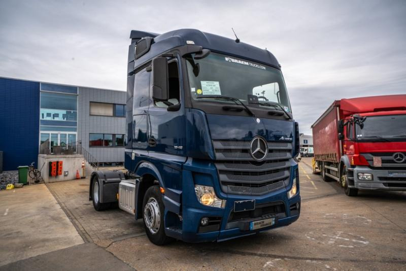 Mercedes ACTROS 1846 LS - Vetopöytäauto: kuva Mercedes ACTROS 1846 LS - Vetopöytäauto Mercedes ACTROS 1846 LS - Vetopöytäauto: kuva Mercedes ACTROS 1846 LS - Vetopöytäauto