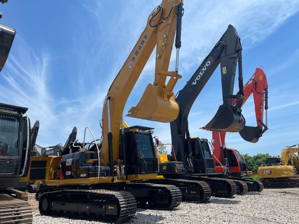 CAT 323D2 - Telakaivukone: kuva CAT 323D2 - Telakaivukone CAT 323D2 - Telakaivukone: kuva CAT 323D2 - Telakaivukone