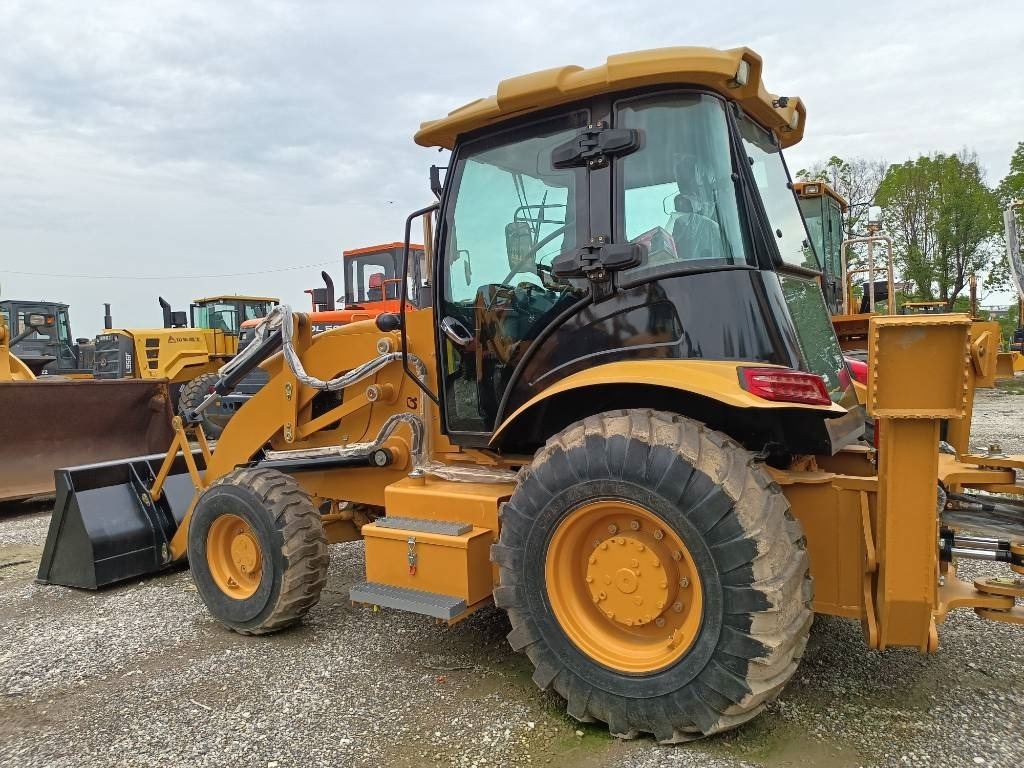 CAT 420 F IT - Kaivuri-trukki: kuva CAT 420 F IT - Kaivuri-trukki CAT 420 F IT - Kaivuri-trukki: kuva CAT 420 F IT - Kaivuri-trukki