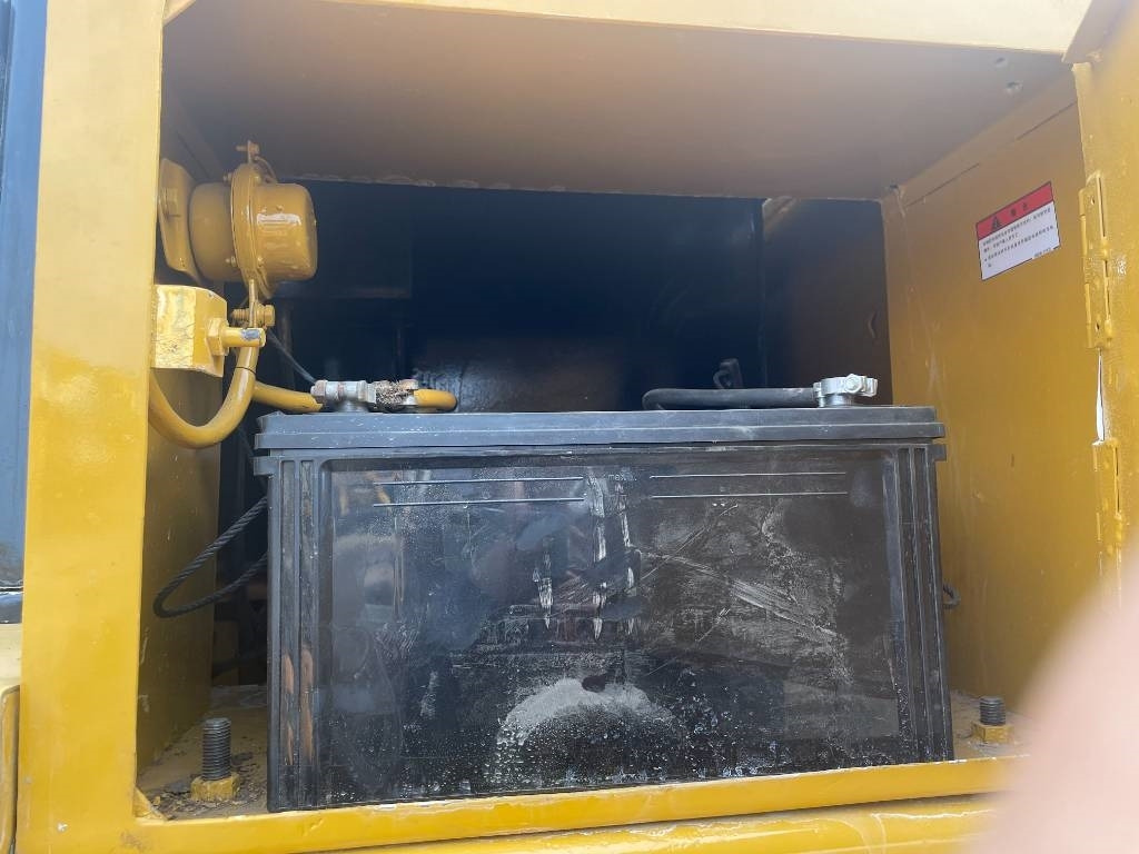 CAT D 7 G - Puskutraktori: kuva CAT D 7 G - Puskutraktori CAT D 7 G - Puskutraktori: kuva CAT D 7 G - Puskutraktori