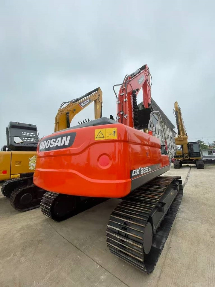 Doosan DX 225 LC - Telakaivukone: kuva Doosan DX 225 LC - Telakaivukone Doosan DX 225 LC - Telakaivukone: kuva Doosan DX 225 LC - Telakaivukone