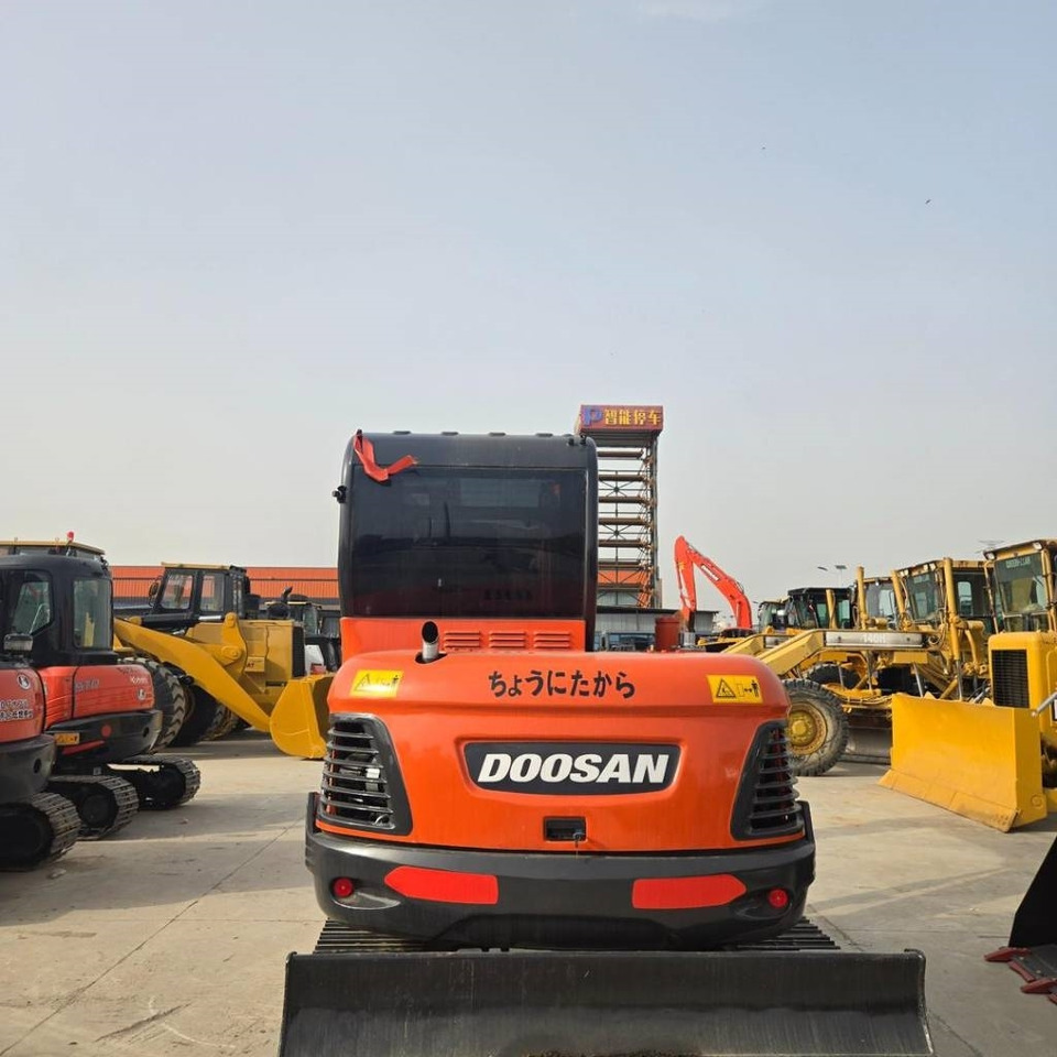 Doosan DX 60-9 C - Minikuormaaja: kuva Doosan DX 60-9 C - Minikuormaaja Doosan DX 60-9 C - Minikuormaaja: kuva Doosan DX 60-9 C - Minikuormaaja