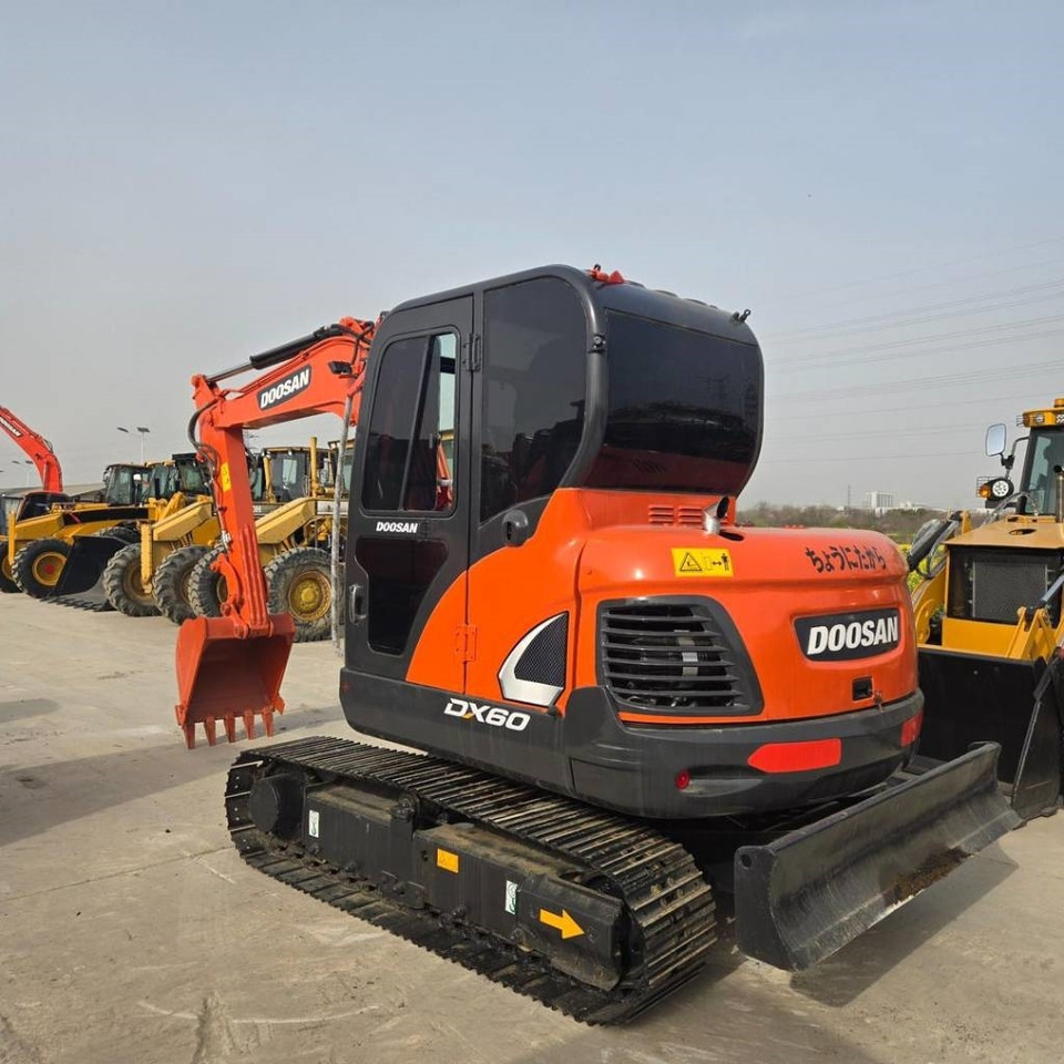 Doosan DX 60-9 C - Minikuormaaja: kuva Doosan DX 60-9 C - Minikuormaaja Doosan DX 60-9 C - Minikuormaaja: kuva Doosan DX 60-9 C - Minikuormaaja