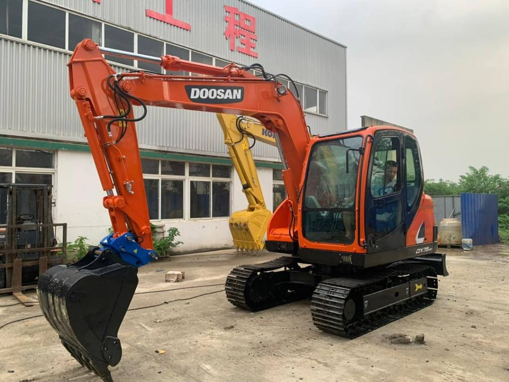 Doosan DX 75-9 C - Minikuormaaja: kuva Doosan DX 75-9 C - Minikuormaaja Doosan DX 75-9 C - Minikuormaaja: kuva Doosan DX 75-9 C - Minikuormaaja