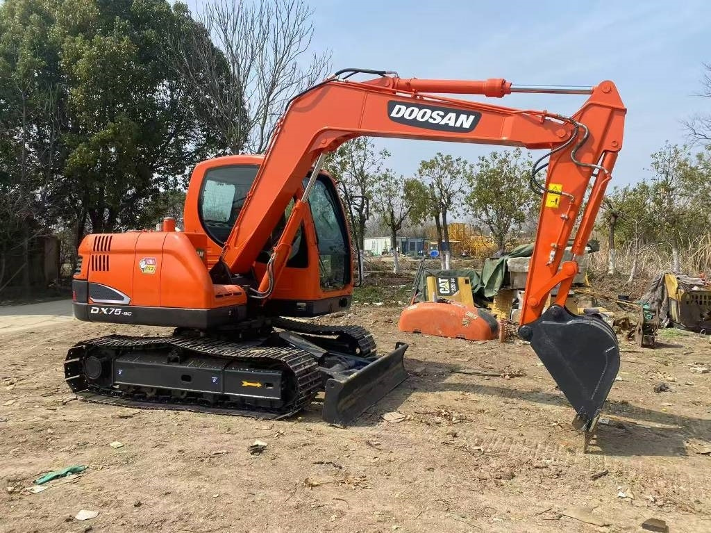 Doosan DX 75-9 C - Minikuormaaja: kuva Doosan DX 75-9 C - Minikuormaaja Doosan DX 75-9 C - Minikuormaaja: kuva Doosan DX 75-9 C - Minikuormaaja